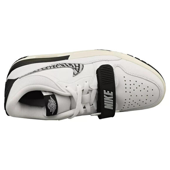 Athletic_Shoes